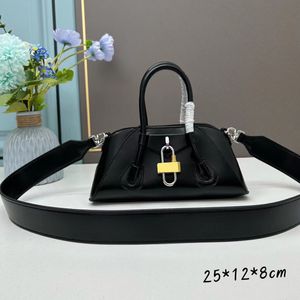 Ny modell 2023 kvällspåsar Trend Mini Smooth Leather Trapezoidal Handbag Magnetic Buckle Single Shoulder Crossbody Bag
