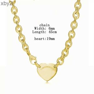 Pendant Necklaces Luxury Designer 19mm Heart Necklace Women Stainless Steel Fashion Couple Round Jewelry Gift for Girlfriend Christmas Wholesale