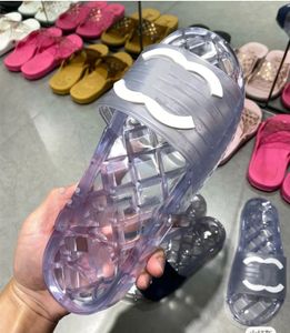 2023 Lyxiga sommartofflor Designermärke c kvinnor flip-flop sandaler mode läder tofflor kvinnor fritidsskor