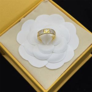 Designer Kvinnor Mens Ring Full Diamonds Rings Titanium Steel Silver Gold Love Rings Lyxiga smycken par ringar bröllop gåva damer patty 2311245d