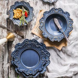 Пластины синие и белые антикварные рельефные керамические обеденные тарелки набор фарфоровых основных блюд для блюд для подножки для подножки.