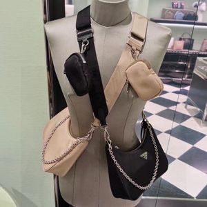 Luxurys moda tasarımcıları omuz çantaları naylon hobos cüzdanlar mektup cep telefonu ünlü crossbody el çantası kadınlar çanta alışveriş çantası para cüzdanlar sırt çantası