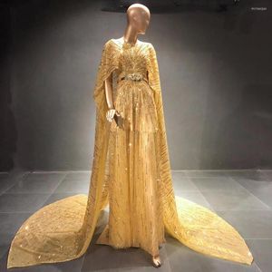 Party Dresses Luxury Gold pärlstav glänsande kväll med Cape ärmar Dubai Lång formell engagemangsklänning för kvinnor Bröllopsklänning SS554