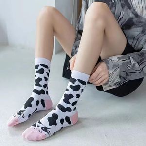 Kadınlar SOCKS Japonya Harajuku Komik Karikatür İnek Moda Baskılı Çizgili Kadınlar Pamuk Kore Tatlı Mutlu Süt Kalsetinler