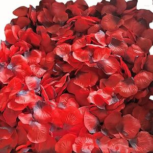 装飾花はイェイローズペダルダークレッドシルクの花びらの花の花の花の飾りロマンチックな特別な夜