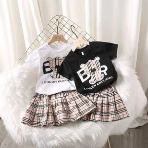 Barnflickor Summerkläder sätter kort ärm Top T -shirt Plaid kjolar barn babykläder set 2st