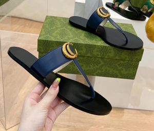 2023 Luxus-Slipper-Designer-Flip-Flops für Herren und Damen, modische Lederrutsche, Metallkette, lässiger Damen-Slipper