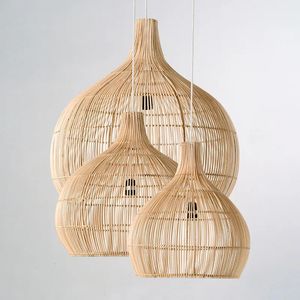 Novità Articoli giapponesi fatti a mano in rattan intrecciato Lampada a sospensione Homestay Tea House Rurale Retro Apparecchi di illuminazione decorativa Creative Designer Art 231123