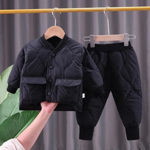 Conjuntos de roupas novos inverno e outono masculino mangas completas calças parkas 2 peças/set algodão quente roupas de esqui roupas infantis roupas atléticas infantis 231124