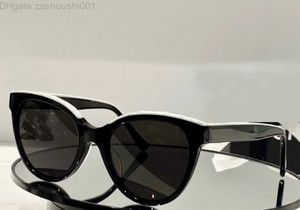Kvinnlig fjärilsolglasögon solglasögon Beige Black/Grey Lenss Cat Eye Sunnies UV400 Skyddsglasögon med ruta 56Z1