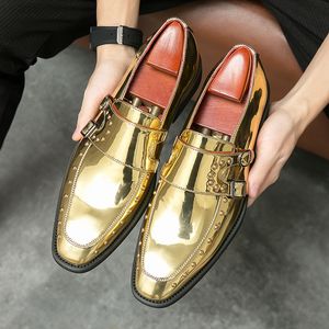 Neue Mode Gentleman Spiegel Glitter Niet Punk Patent Leder Schuhe Männlichen Mönch Strap Hochzeit Casual Formale Kleid Schuhe