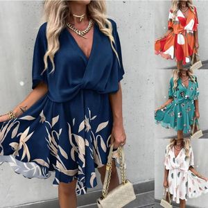 Casual klänningar 2023 Kvinnor Summer Loose Dress Holiday V-ringad tryckt kjol Beach Bohemia Style Kort kvinna