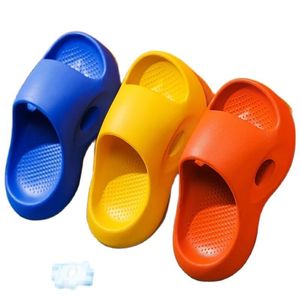 Sandali Pantofole estive per bambini con suola spessa 2023 Scarpe da casa per ragazzi e ragazze Solid Soft External Wear 230424