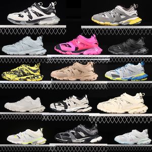 2024 Vendita calda Top Designer scarpe sportive donna uomo Scarpe da ginnastica Sneaker Scarpe da ginnastica di lusso Triple Nero Bianco Gomma Tracce Scarpe sportive Taglia 35-46