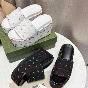 2024 Slide Designer Womens G Sandals Mens Slippers Flip Flops Luxury Flat Thick Bottom Embroidery Printed Jelly Rubber Leather Women Dress shoes