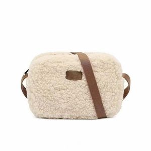 Ug nova coleção de bolsas femininas cor doce bolsa de cabelo verdadeiro couro e lã emendada bolsa crossbody de um ombro