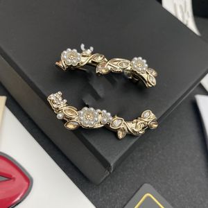 Fashion C Letters Designer Pins Spille Luxury Brand for men Womenss Mens Alloy Crystal Pearl Spilla Pin Gioielli per accessori per gioielli da festa