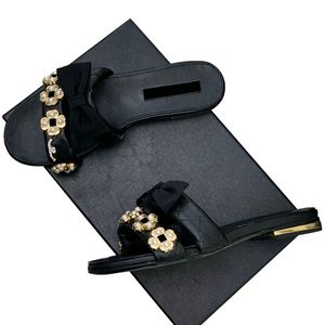 Ciabatte da donna con tacco basso Slip On Sandali con fiocco Bowknot Trama trapuntata con strass Scivoli Infradito da donna Scarpe da spiaggia all'aperto per feste Scarpe per il tempo libero Ciabatte nere retrò