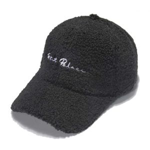 Бейсбольная кепка, зимняя шапка из меха ягненка с буквами для женщин, осенняя корейская версия, теплая плюшевая кепка AAA