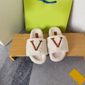 Kappy buty kobiety Slipper ciepłe zimowe buty na zewnątrz płaskie buty przeciw poślizgu dolne platformy domowe kapcie z pudełkiem