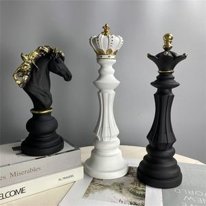 Resin Chess Pieces Board Games Accessories International Chess Figurines Retro Home Decor Simple Modern Chessmen Ornaments 220211331S