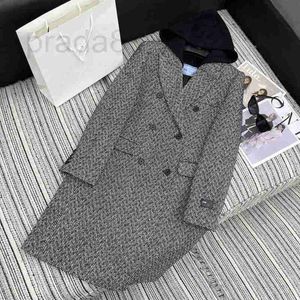 Kvinnorjackor Designer Autumn and Winter New British Style Herringbone Mönster Fake Två löstagbar tröja Hatt Mid Length Coat Hzy8