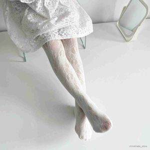 Barnstrumpor spetsar prinsessa vita svarta tights leggings strumpor sommar tunna ihåliga andningsbara nät strumpbyxor för barn flickor baby tillbehör r231204