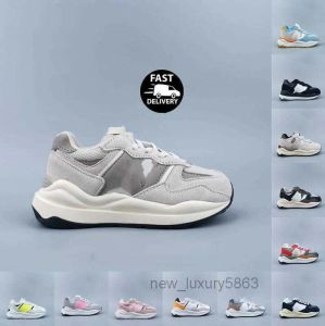 Barnskor nb designer 574 pojkar sport sneaker småbarn flickor ungdomar barn barn spädbarn krok slingtränare spädbarn baby svart sko chg2311245-12 essskids