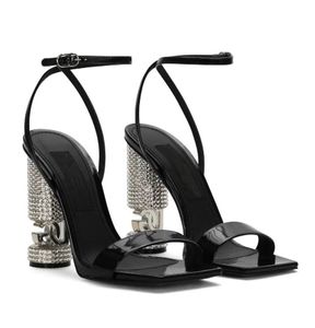 トップブランドの女性Keira Sandals Shoes Crystal-Embellished Black Patnet Leather Pumps High Block Heel Lady Party Wedding Dress EU35-43