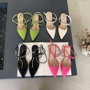 Sandaler Silkkvinnor pekade Toe Summer Dress Shoes Flat Heels Black Beige Green Pink Ankle Strap Rhinestone Shining 35-39