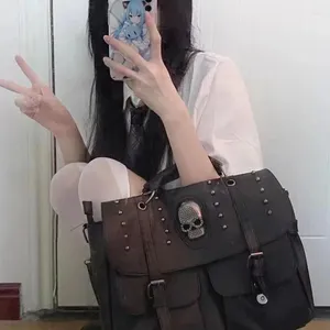 Bel çantaları y2k punk kafatası perçin omuz crossbody çanta Japon moda tarzı gotik büyük kapasiteli çanta cadılar bayramı estetik kadın