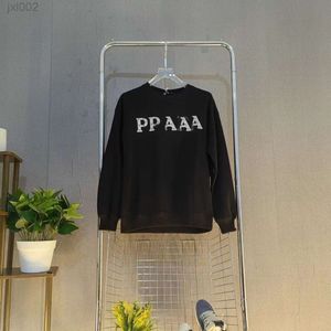 Ppdda hoodies designer hoodies för män hoodie praka prda pada triangel ny trendig nit stål tryck rund hals långärmad tröja för mäns trendiga