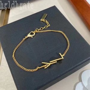 Designer-Armbänder Buchstaben dünnes Luxus-Armband für Frauen Metall verblasst nicht pulsera verstellbare Schnalle elegante klassische Farbe Charm-Armband charmant schick E23