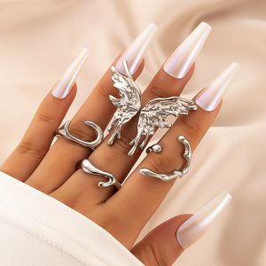 Ringos de cluster punk cor prata líquida líquida Butterfly Conjunto para mulheres Moda Irregular Wave Metal Knuckle Aesthetic Egirl Gothic Jóias 230424