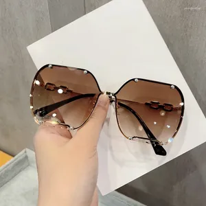 Sunglasses European American Fashion Man Woman Square Shape Metal Leg Women Outdoor Travelling Female Sunglass