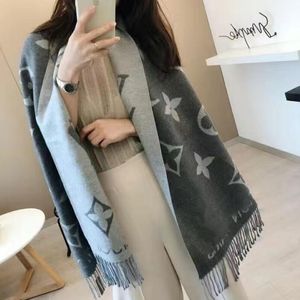 hijab Echarpe Designer 2023 Nuovo V Sciarpa di Cachemire Scialle di Spessore Donne Lungo Inverno Wram Pashmina Avvolge Hijab con T