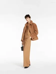 Жен. Мех Fenggejiwo Maxmara 62% Шерсть альпака 26% Овца 12% Шелк Текстура Очень шелковистая гладкая версия Хороший цвет Кофейный белый Размер