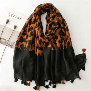 Halsdukar Summer Leopard Print Scarf European American Style Travel Shawl Luxury Women Designers Beach Pareo