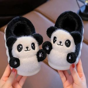 Sneakers 2023 barn bomullskor söta barns tecknad panda tofflor bekväma varma pojkar flickor inomhus hem fluffig vinter 231123