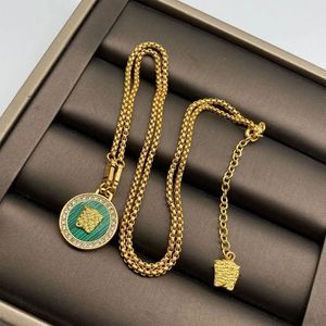 T GG marca de luxo pingente colares boutique charme gargantilha colar natal moda jóias acessórios 18k banhado a ouro 925 prata amor colar