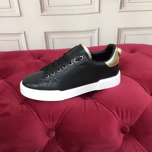 Top New Womens Designer Buty do biegania Modna biała skórzana platforma Buty Masaż na zewnątrz trenerzy sportowe oddychające designerskie trampki