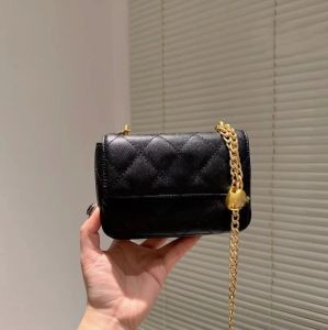 Küçük Crossbody Bag Deri Omuz Çantası Tasarımcı Kadın CC Mini Çanta Moda Kapitlenmiş Havyar Üst Katman Deri Küçük Kare El Çantası Küçük Altın Top Makyaj Çantaları Pembe