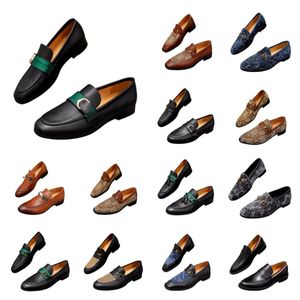 Męskie patentowe buty skórzane mężczyźni designer luksusowe buty buty koronkowe do góry palce ślubne impreza biznesowa 12 kolorów duży rozmiar 45