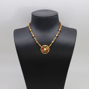 Collane con ciondolo Perla di vetro colorato Collana da donna con catena di osso di serpente vintage europeo e americano con bottone a moschettone