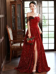 Wina czerwone sukienki koktajlowe z cekinowej cekinowo błyszcząca strona ukochana podzielona formalna wieczór imprezowy suknie na imprezę druhną 2023