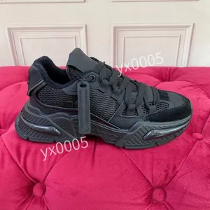 Topp Herrkvalitetsdesigner Stövlar Kvinnor Running Shoes Breattable Technology Mesh Stylish Classic Black Sneaker bekväm2023