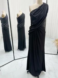 Party Dresses Black High -End Atmospheric Shoulders Midjeförvaltare -Kultivering Wearing Host Banket Evening Dress M1631