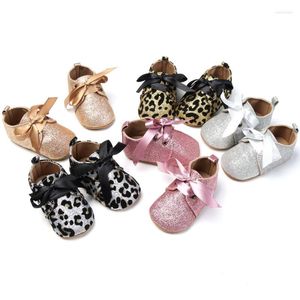 Primeiros Walkers Sapatos de bebê de leopardo Kid 2023 Spring infantil meninas casuais de fundo macio e não deslizamento Princesa Bow