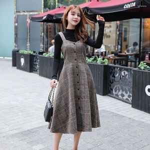 Casual Dresses Suspender Dress 2023 Höstkjol Tvådelad kostym yngre kvinnokläder Plaid Western Style Woolen