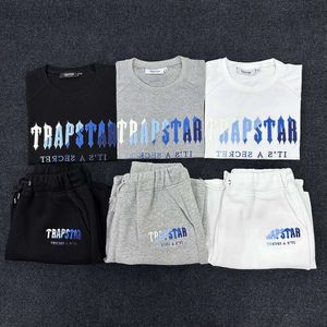 Спортивный костюм Trapstar для мужчин, дизайнерская толстовка с капюшоном, комплект полотенец с вышивкой и короткими рукавами, футболка с градиентом и радужными буквами, шорты High Street